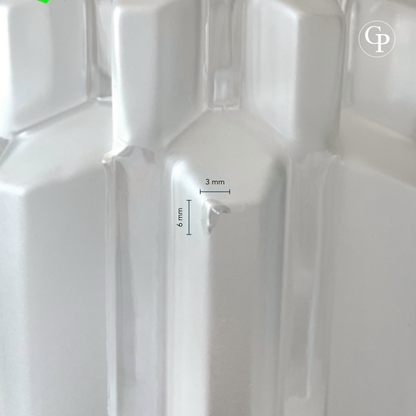Close-up detail of the vintage Art Deco "Skyscraper" lamp showing the selective frosted and crystalline glass texture | Gros plan détaillé de la lampe vintage Art Déco "Skyscraper" montrant la texture sélective verre givré/cristallin 