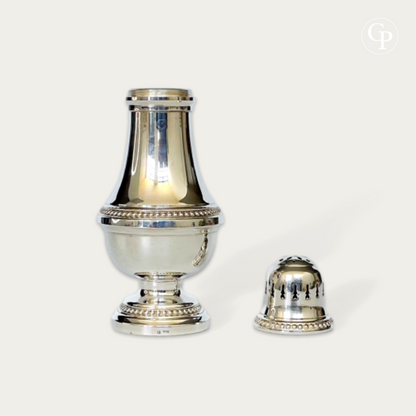 Open silver plated sugar shaker with its removable openwork top dome SFAM | Saupoudreuse à sucre en métal argenté ouverte avec son dôme amovible ajouré SFAM