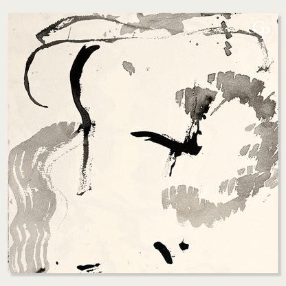 Detailed close-up showing the spontaneous brushwork, textured black ink and gray wash gradients of the original lyrical abstract painting by Hanna Ben-Dov with Galerie Popincourt logo | Gros plan détaillé mettant en valeur la spontanéité du geste, la texture de l'encre de Chine et les nuances de lavis gris de l'œuvre abstraite lyrique d'Hanna Ben-Dov avec logo Galerie Popincourt